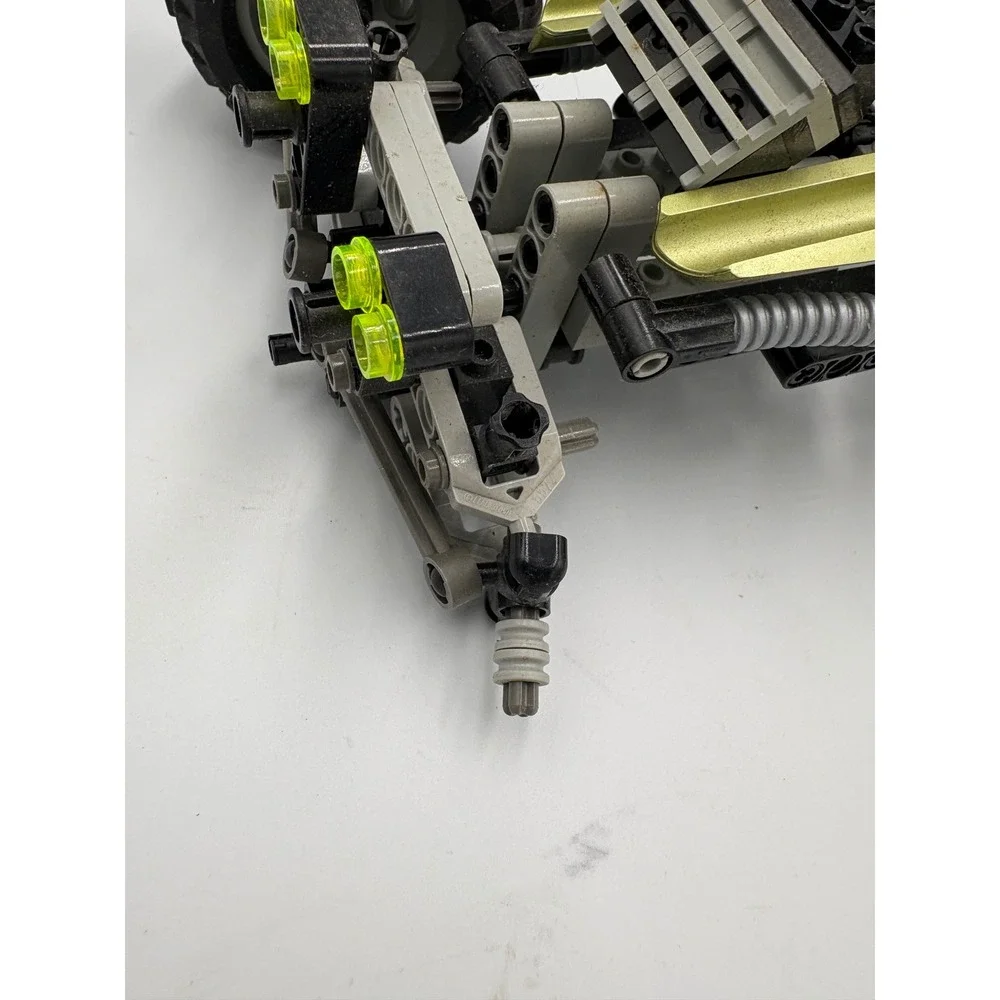 LEGO‎ Technic 8520 Millennium Slizer Throwbots Off-Road Vehicle Incomplete Parts